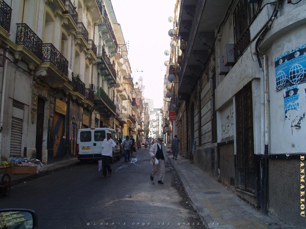 ORAN AOUT 2006 RUE ARAGO.JPG